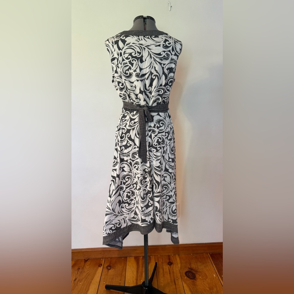 Perceptions White And Gray Sleeveless A-Line Midi… - image 4